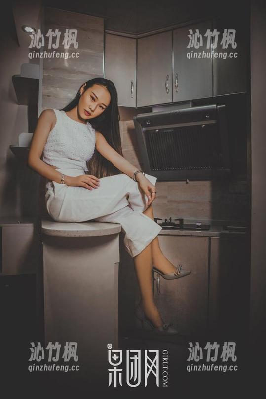 GIRLT果团网 - 陈雅漫的光脚大冒险，一不小心就成了流行趋势！美图与裸足的完美结合，图包马上送上！