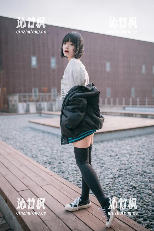 黑色并不只是单调，Jenny(정제니)的图集里，分享的细节让人意外。