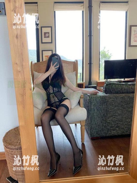 July芝岚 微密圈 - 私拍作品更新啦!July芝岚这女神瞅着我,别让我心虚啊!