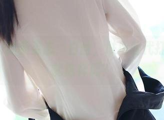 ROSI的新姿态：白丝，肤色替代打底也能这样玩？