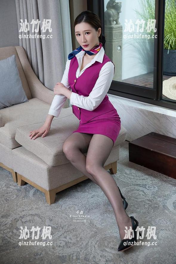 TouTiao头条女神 - 余心曼的婚纱：私房美图，光影交错，空气中好像有不一样的味道
