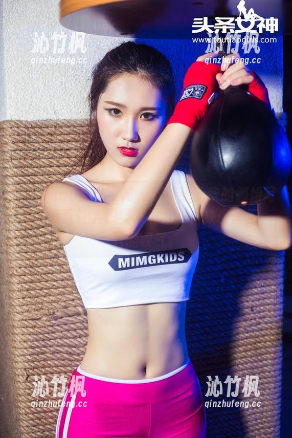 TouTiao头条女神 - 这组张蓝欣的御姐写真，简直让人想要多看几眼，缺少词汇，只能叹气。
