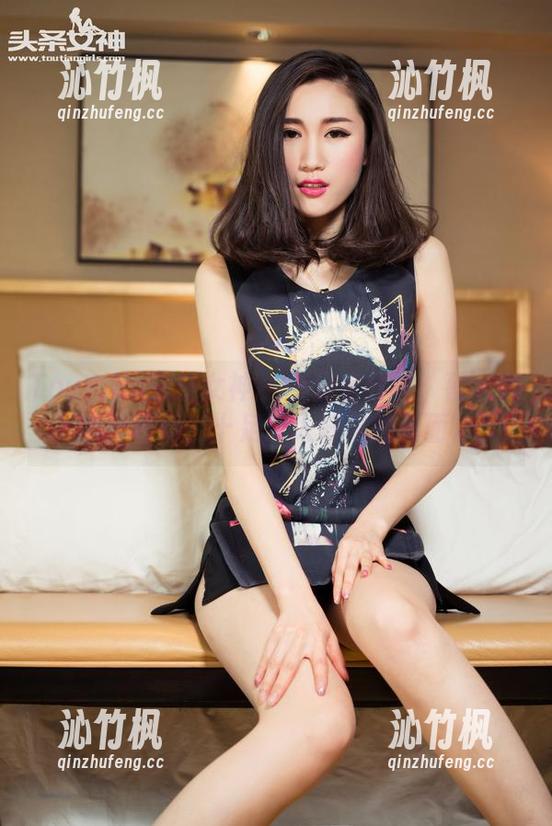 TouTiao头条女神-蔡老师 TouTiao头条女神 - 办公室分享:蔡老师的微表情,十足让人好奇的画面。