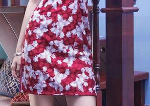 TouTiao头条女神 - 当鱼宝宝变身女王，照片里的表情也太带感了，赶紧截图发朋友圈，可能就掀起一阵沸腾呀！