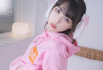 每一张Uhye(이유혜)最新照片都带M公分以上的轻松感，反正比我好太多了！