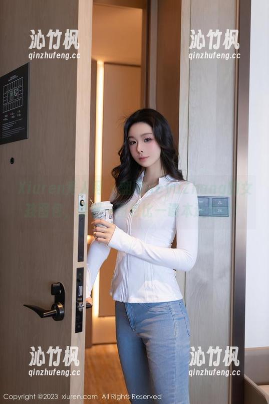 Xiuren秀人网 - 翻阅HeyuZhang的女孩图包，果然一图包比一课本还热闹！
