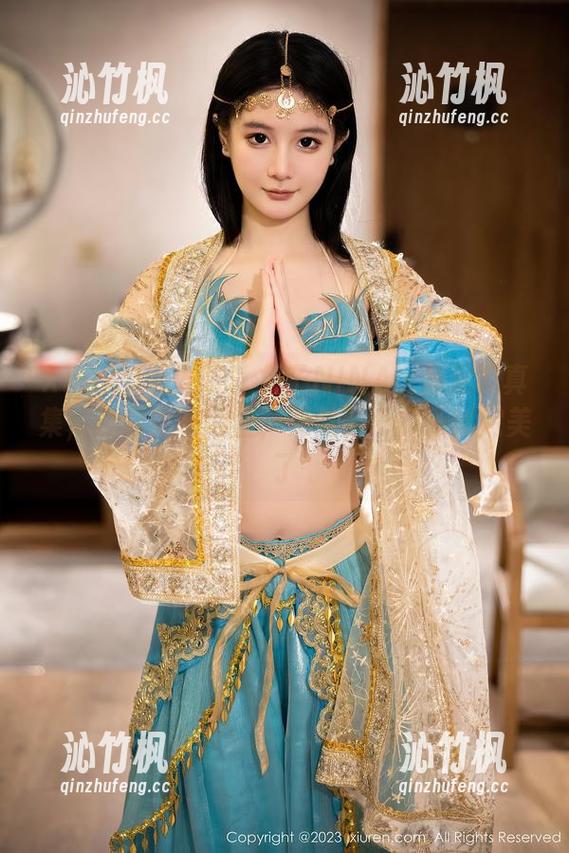 Xiuren秀人网 - 兔子NINA比基尼写真集，资源如若海量，要是配个椅子就完美了