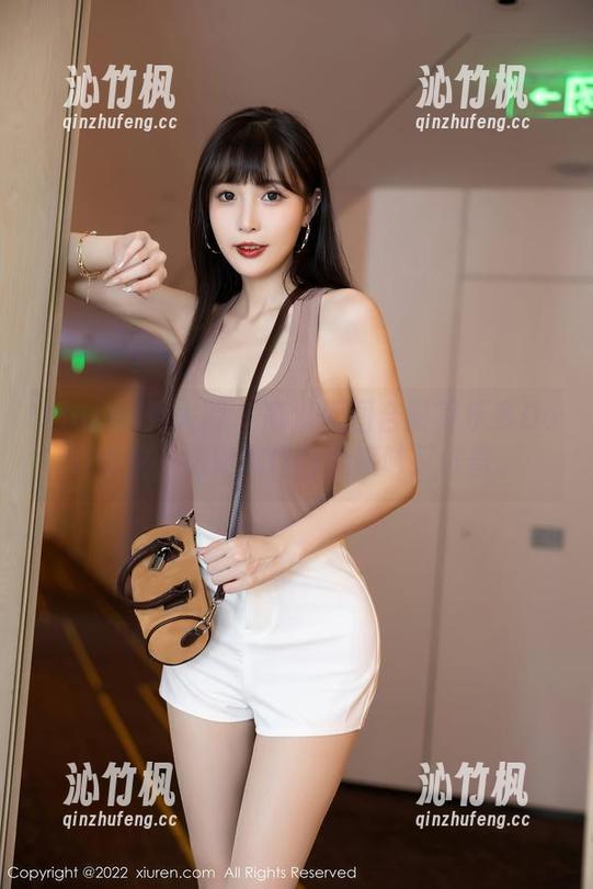 Xiuren秀人网 - 高清原图合影养乐多Doll毛衣，这波操作让我腻味又好奇。