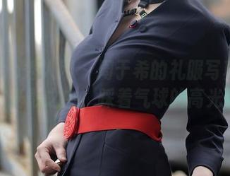 Xiuren秀人网 - 周于希的礼服写真：她在这光影之中，踩着气球的高光时刻