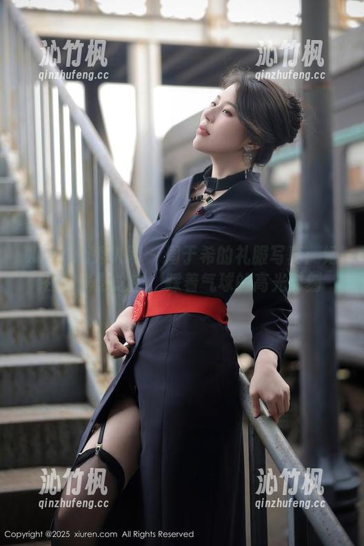 Xiuren秀人网-周于希 Xiuren秀人网 - 周于希的礼服写真:她在这光影之中,踩着气球的高光时刻