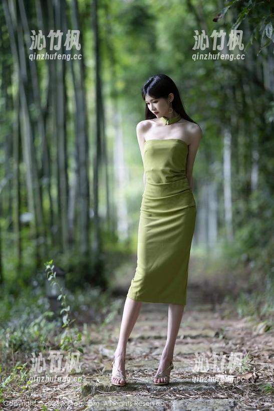 Xiuren秀人网-大琪琪Emily Xiuren秀人网 - 大琪琪Emily的白色照片,发现她藏在云彩里,空气中飘荡着诗意吗?