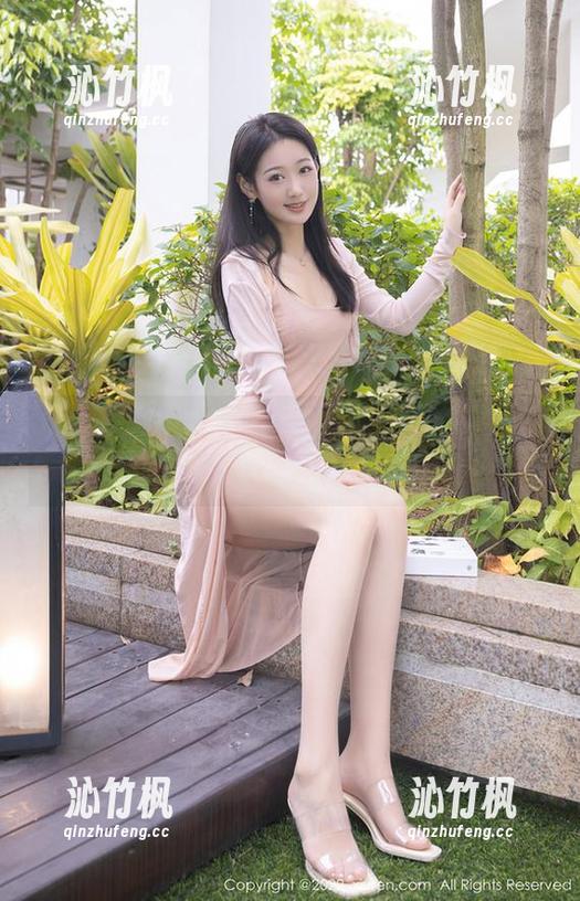 Xiuren秀人网 - 糖豆sisi的海边日记：这份写真图包有点潮湿！