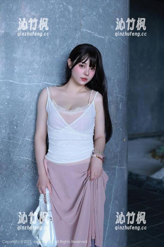 Xiuren秀人网 - 一边翻炒一边摆姿势，芝芝booty的厨娘写真真是绝了，果然不做饭的也可以很撩。