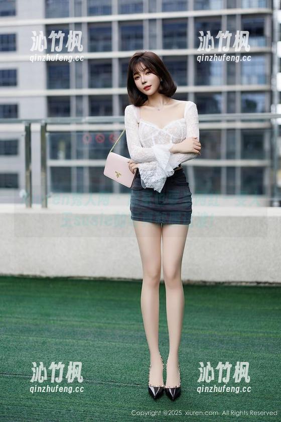 Xiuren秀人网-雯大王susie Xiuren秀人网 - 居家也要当网红—雯大王susie的写真就服这波!