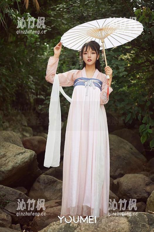 YouMi尤蜜荟-合法萝莉 YouMi尤蜜荟 - 深邃泳池加上合法萝莉,资源合集让你觉得脑海有点涣散。
