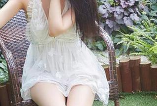 YouMi尤蜜荟 - 在合法萝莉的水手服写真里，我看到了海浪的呢喃