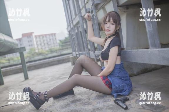 當你遇见yoko夏宅的原图：白衬衫不止是衣服，更像是一种或淡若无物的气息。