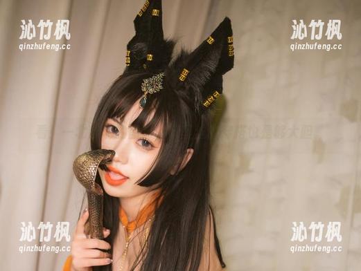 看！一北亦北的图包，裤里丝的穿搭也是够大胆。