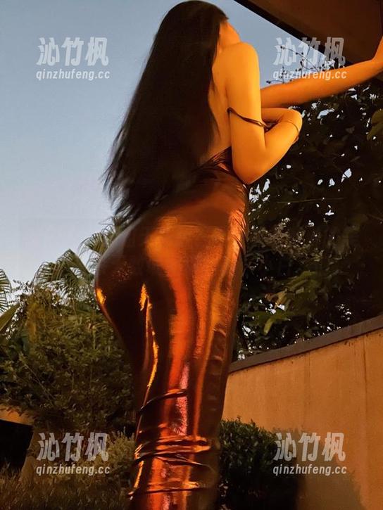 微密圈 - 御姐天花板？不爱笑的赛琳的美图秒杀无数试图攀登的‘小白’们