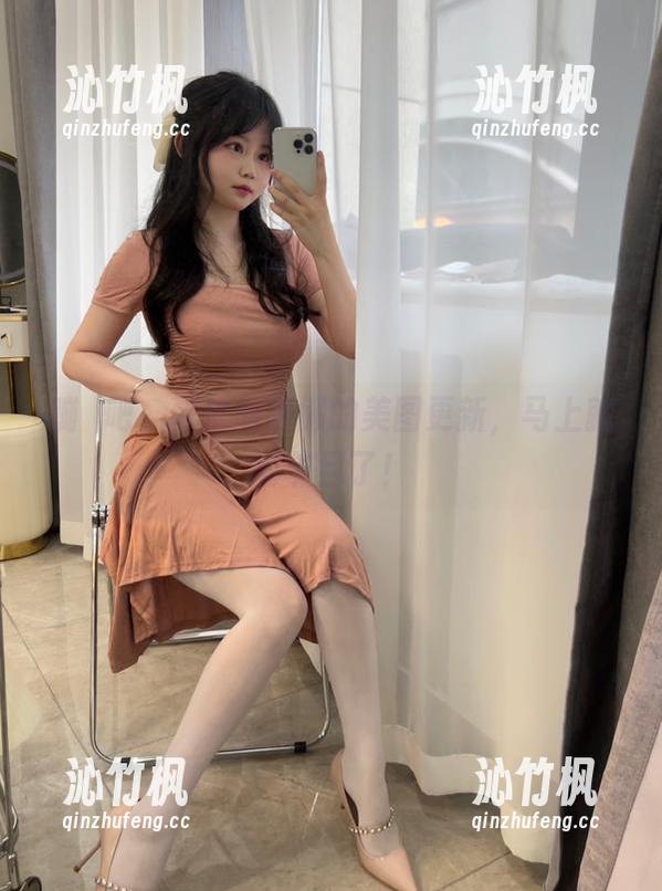依依超级懒 蹦跶吧,依依超级懒的美图更新,马上就有节目了!