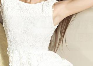 克拉女神 - 小芹又放出了新的内衣“原图”，这“更新”的意味好像更深了点。