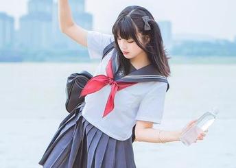 兔玩映画的长发大姐姐，发丝滑顺得我都想摸了，原图值得再瞧。
