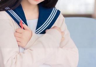 兔玩映画与制服女孩：当课桌成为了T台的时刻合集