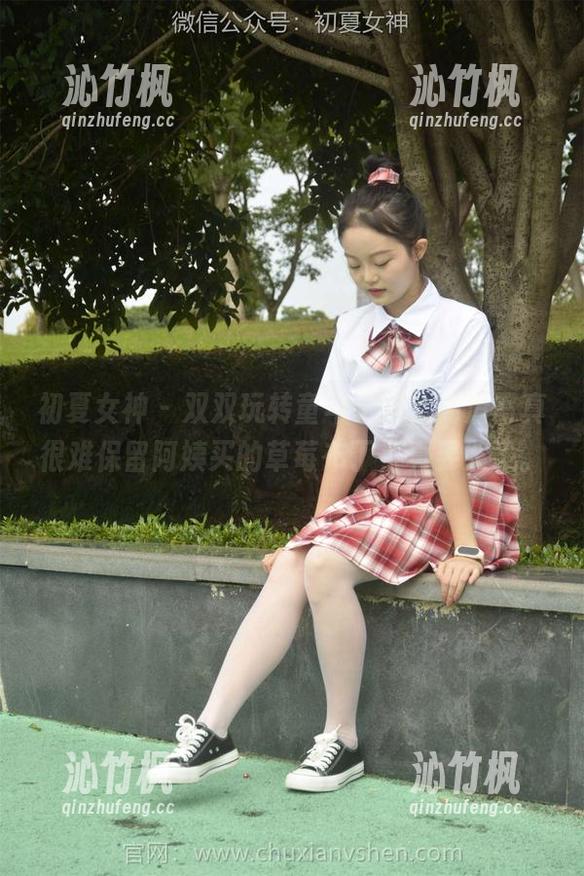 初夏女神 - 双双玩转童年记忆，高清写真很难保留阿姨买的草莓布丁，真要哭了。
