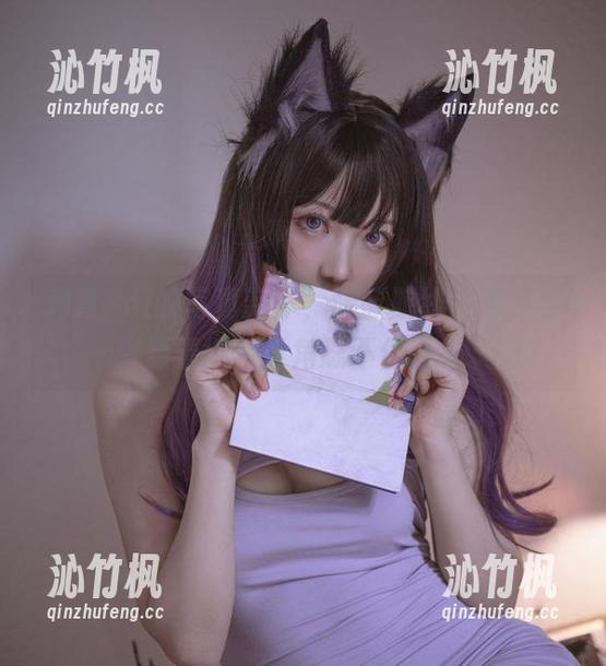 刺青Poi的写真新作，碧蓝航线镇海，这资源看得我嘴角忍不住上扬。