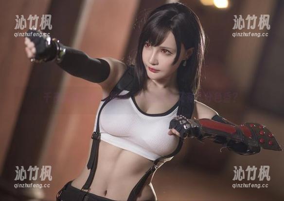 千夜未来的泳池探险，作品集里又有几分色香？