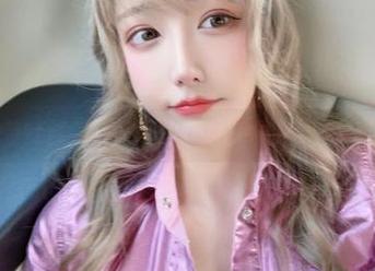 啾小妍Deer在泳池的逆袭：这组写真图集你啥时候看呢？