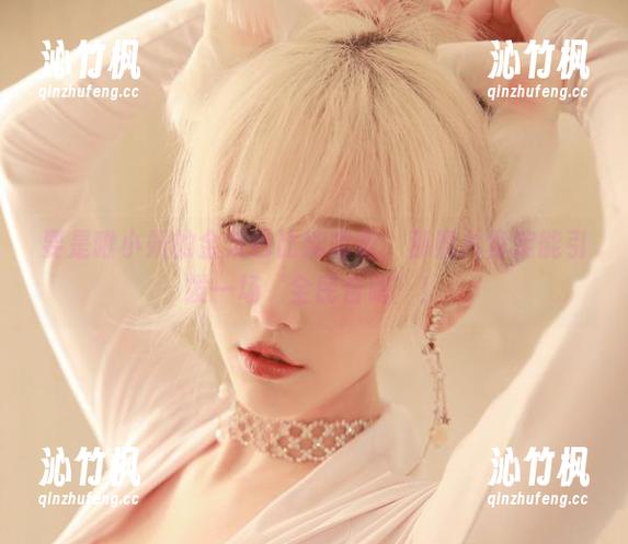 要是啾小妍的金发芭比能唱歌，那照片肯定能引发一场‘全民合唱’！