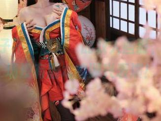 ‘大梨子不是御姐’的双人画面，仿佛一场没有剧本的即兴表演！