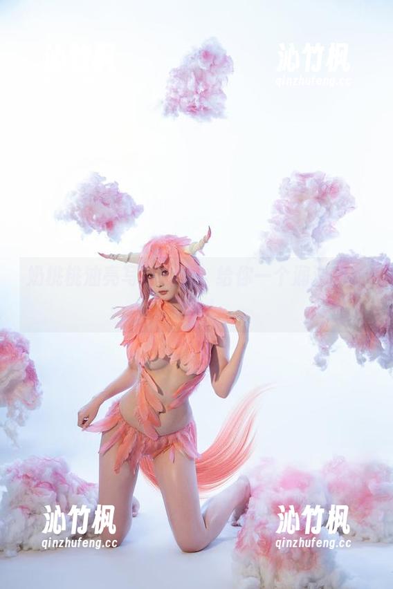 奶桃桃油亮写真合集，给你一个润滑的新视角！
