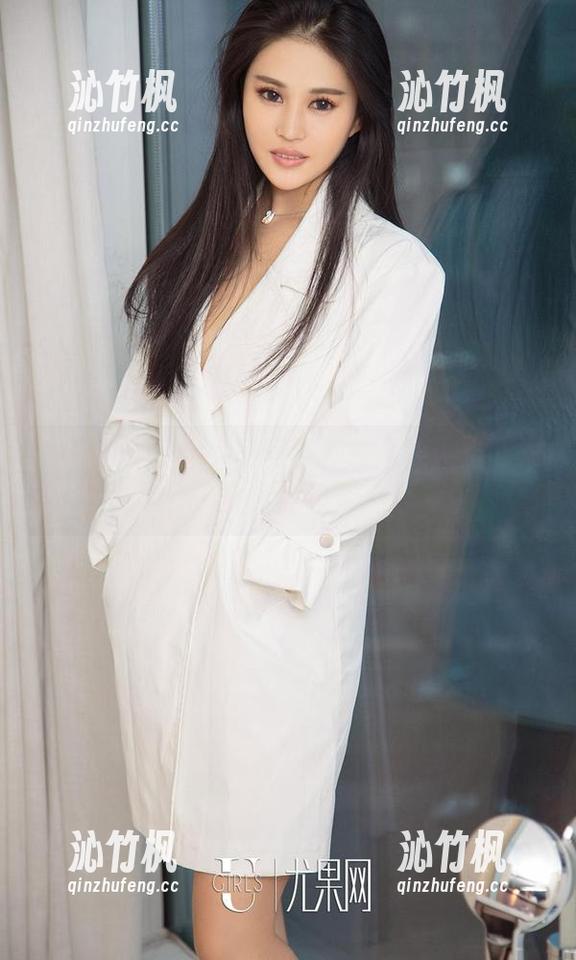 尤果网 - 崔灿女王写真，一个让人想低头认错的视角