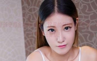 尤物馆 - 最新安娜金的JK图集：这里的风吹得好夸张，头发比我的梦想还要飘！