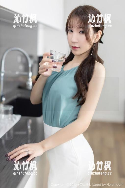 尤蜜荟 - 乔漫妮mina的天台奇遇记，套图已上线，下载不只为了欣赏，更为了让想象飞翔！