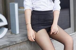 尤蜜荟 - 在光影间飘荡，合法萝莉户外写真原图一览。