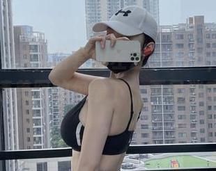 微密圈 - 走出俗套的左公子666，性感紫色在高清美图的包裹下，更显迷离与晕染。