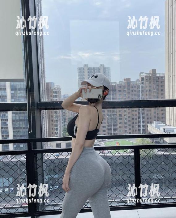 微密圈 - 走出俗套的左公子666，性感紫色在高清美图的包裹下，更显迷离与晕染。