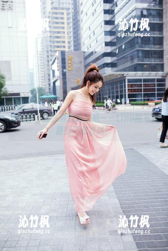 推女郎-Lina 推女郎 - 在泳池边拍拍拍——Lina的写真原图不藏着哦!