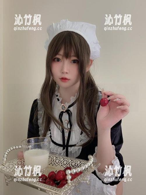 是依酱呀，女神降临，美图精选带你无法自拔。