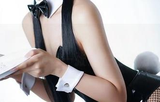 别急，晓美妈的自拍作品里有很多“伪装”，但其实每一张都在向你招手。