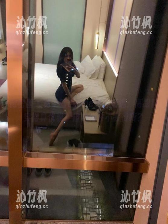 林子喵Lynne 微密圈 - 林子喵Lynne图包精选:高跟鞋穿得真优雅,但走路会不会很疼?