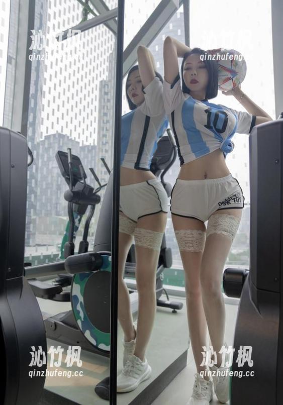 果儿Victoria 微密圈 - 在线记录果儿Victoria的黑丝华丽瞬间,酒店就是个临时舞台嘛!