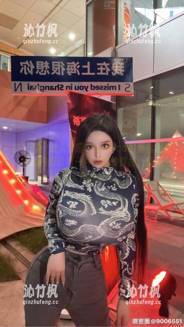 梦露veronica 微密圈 - 进入梦露veronica的黑丝图库,作品间涌动着一种隐秘的情绪,像在一场无声的争斗。
