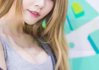爱蜜社 - 看小热巴的女王风范，免费图片里藏着多少腔调？