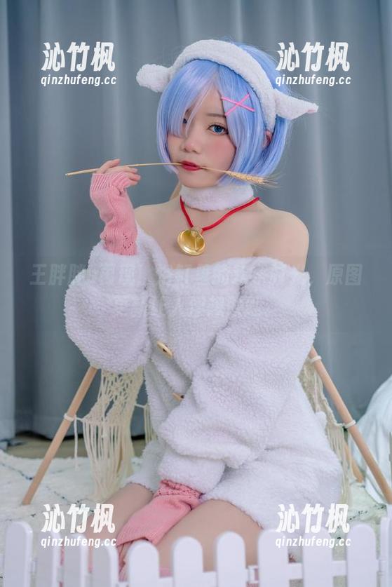 王胖胖u再现！浴缸里的欢乐时光，原图更新让人浮想联翩。