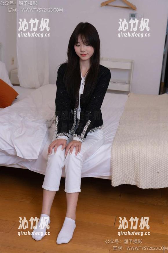 甜予摄影 - 思思的鞋子和微妙的姿态：这套写真不单单是鞋子哦，细节中藏着故事。