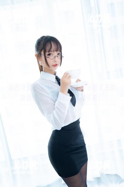 私拍与资源的结合，果然在神乐坂真东的瑜伽作品里找得到了新的可能！